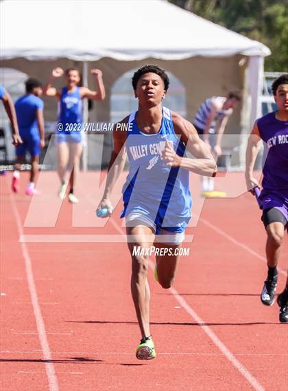 Thumbnail 3 in Kingston Tiger Relays (Boys Morning Races) photogallery.