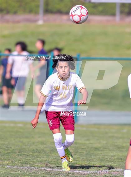 Thumbnail 2 in Royal vs Simi Valley photogallery.