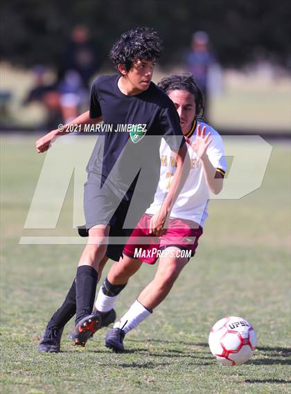 Thumbnail 3 in Royal vs Simi Valley photogallery.