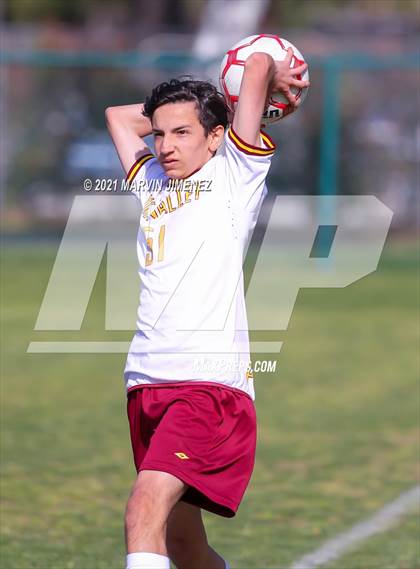 Thumbnail 3 in Royal vs Simi Valley photogallery.