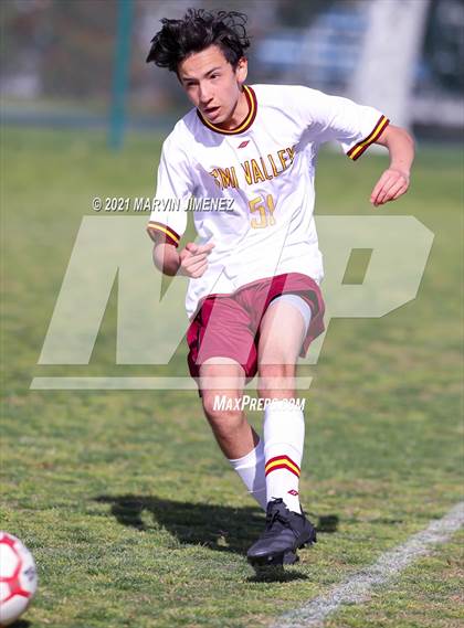 Thumbnail 3 in Royal vs Simi Valley photogallery.