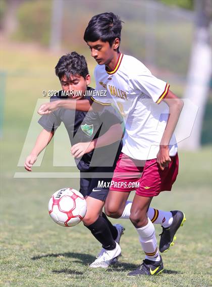 Thumbnail 2 in Royal vs Simi Valley photogallery.