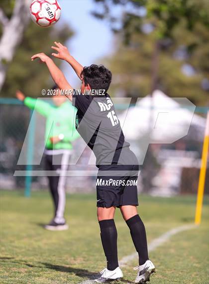 Thumbnail 2 in Royal vs Simi Valley photogallery.