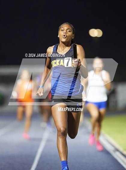 Thumbnail 2 in FHSAA 3A Region 1 (4 x 400 Meter) photogallery.