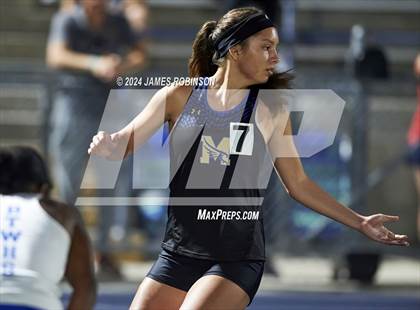Thumbnail 2 in FHSAA 3A Region 1 (4 x 400 Meter) photogallery.
