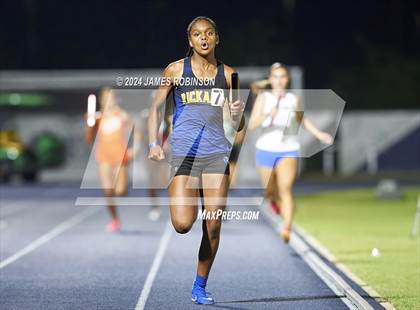 Thumbnail 2 in FHSAA 3A Region 1 (4 x 400 Meter) photogallery.