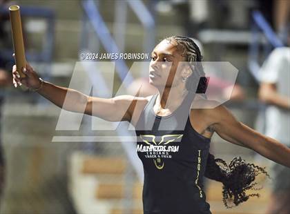 Thumbnail 1 in FHSAA 3A Region 1 (4 x 400 Meter) photogallery.