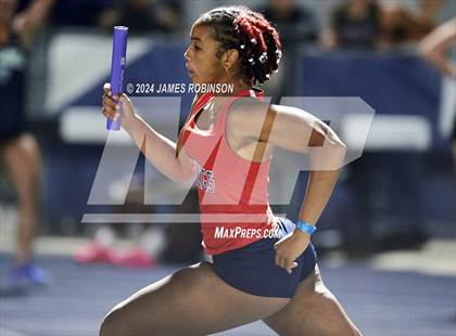 Thumbnail 1 in FHSAA 3A Region 1 (4 x 400 Meter) photogallery.