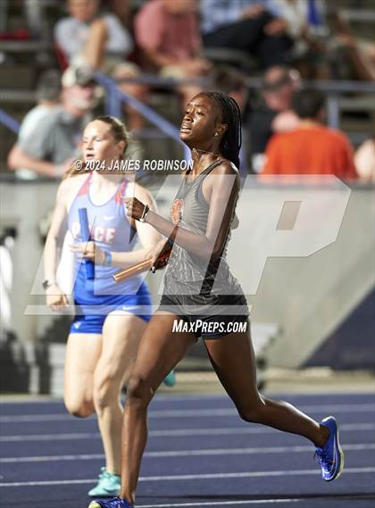 Thumbnail 2 in FHSAA 3A Region 1 (4 x 400 Meter) photogallery.