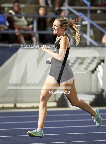 Thumbnail 1 in FHSAA 3A Region 1 (4 x 400 Meter) photogallery.
