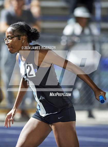 Thumbnail 2 in FHSAA 3A Region 1 (4 x 400 Meter) photogallery.