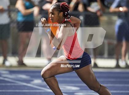Thumbnail 1 in FHSAA 3A Region 1 (4 x 400 Meter) photogallery.