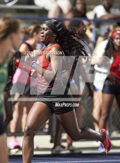 Thumbnail 1 in FHSAA 3A Region 1 (4 x 400 Meter) photogallery.