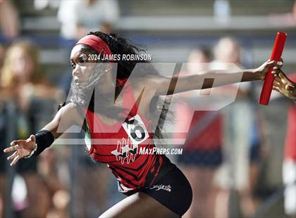Thumbnail 2 in FHSAA 3A Region 1 (4 x 400 Meter) photogallery.