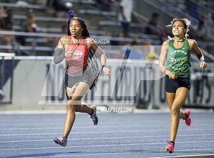 Thumbnail 1 in FHSAA 3A Region 1 (4 x 400 Meter) photogallery.