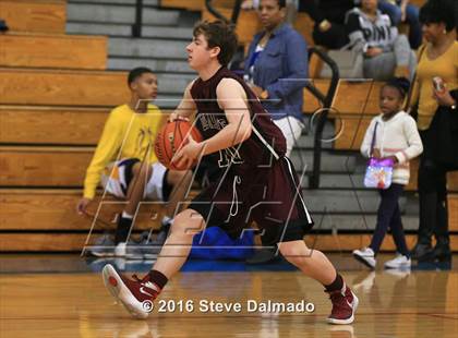 Thumbnail 2 in Edna Karr vs De La Salle (Country Day Freshman Tournament) photogallery.