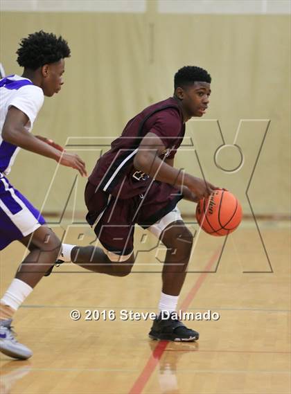 Thumbnail 1 in Edna Karr vs De La Salle (Country Day Freshman Tournament) photogallery.