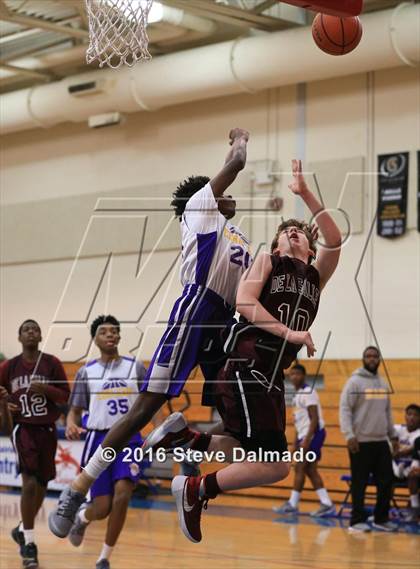 Thumbnail 2 in Edna Karr vs De La Salle (Country Day Freshman Tournament) photogallery.