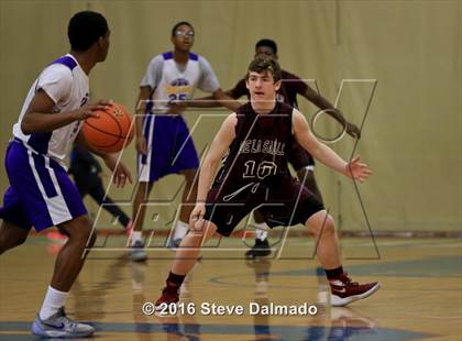 Thumbnail 1 in Edna Karr vs De La Salle (Country Day Freshman Tournament) photogallery.