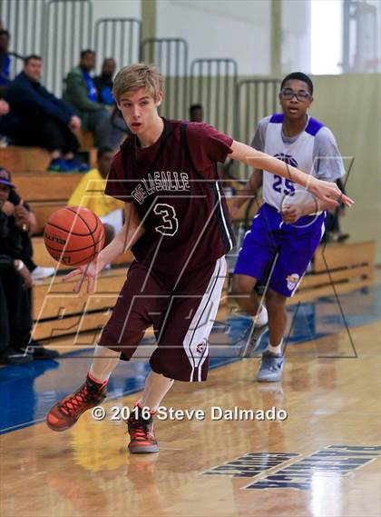 Thumbnail 2 in Edna Karr vs De La Salle (Country Day Freshman Tournament) photogallery.