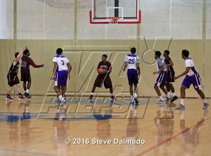 Thumbnail 3 in Edna Karr vs De La Salle (Country Day Freshman Tournament) photogallery.