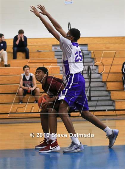 Thumbnail 3 in Edna Karr vs De La Salle (Country Day Freshman Tournament) photogallery.