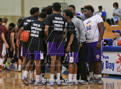 Thumbnail 2 in Edna Karr vs De La Salle (Country Day Freshman Tournament) photogallery.