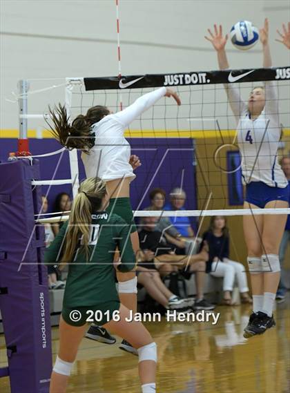 Thumbnail 2 in St. Ignatius vs. Edison (Durango Fall Classic) photogallery.