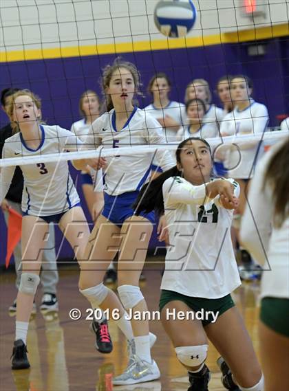 Thumbnail 2 in St. Ignatius vs. Edison (Durango Fall Classic) photogallery.