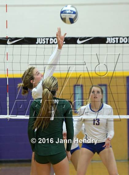 Thumbnail 1 in St. Ignatius vs. Edison (Durango Fall Classic) photogallery.