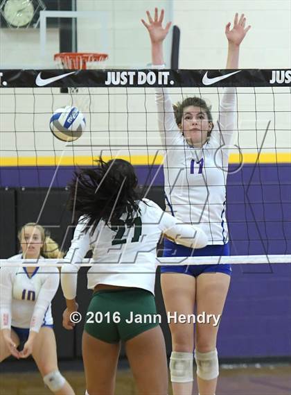 Thumbnail 2 in St. Ignatius vs. Edison (Durango Fall Classic) photogallery.