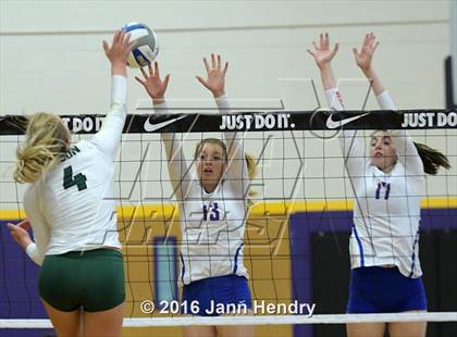 Thumbnail 3 in St. Ignatius vs. Edison (Durango Fall Classic) photogallery.