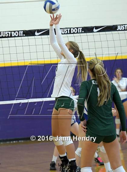 Thumbnail 3 in St. Ignatius vs. Edison (Durango Fall Classic) photogallery.