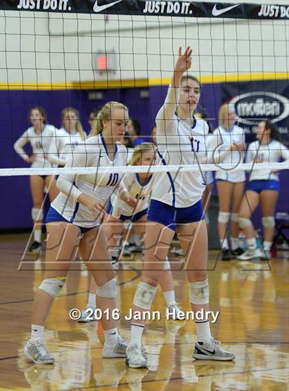 Thumbnail 3 in St. Ignatius vs. Edison (Durango Fall Classic) photogallery.