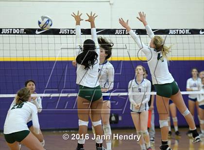 Thumbnail 2 in St. Ignatius vs. Edison (Durango Fall Classic) photogallery.