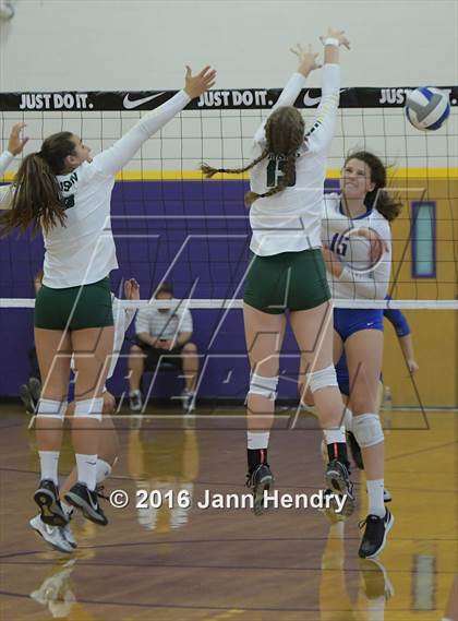 Thumbnail 3 in St. Ignatius vs. Edison (Durango Fall Classic) photogallery.