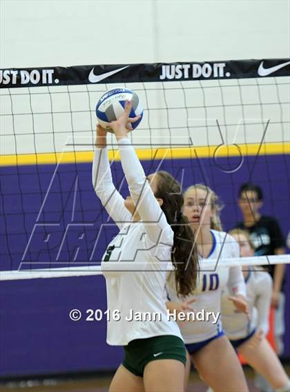 Thumbnail 2 in St. Ignatius vs. Edison (Durango Fall Classic) photogallery.