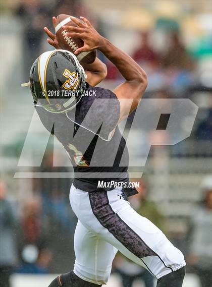 Thumbnail 3 in Orange Lutheran @ JSerra Catholic photogallery.