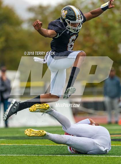 Thumbnail 2 in Orange Lutheran @ JSerra Catholic photogallery.