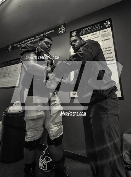 Thumbnail 3 in Orange Lutheran @ JSerra Catholic photogallery.