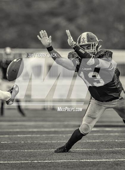 Thumbnail 2 in Orange Lutheran @ JSerra Catholic photogallery.