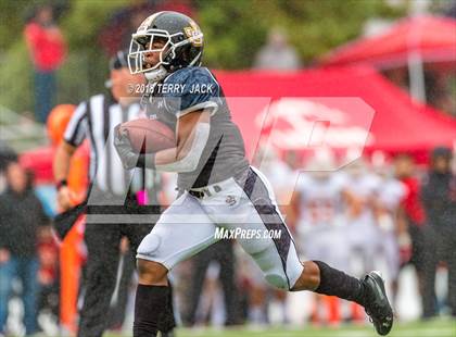 Thumbnail 2 in Orange Lutheran @ JSerra Catholic photogallery.