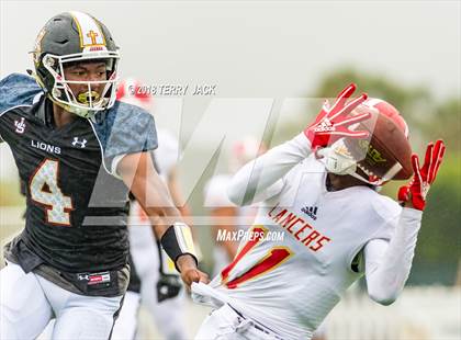 Thumbnail 2 in Orange Lutheran @ JSerra Catholic photogallery.