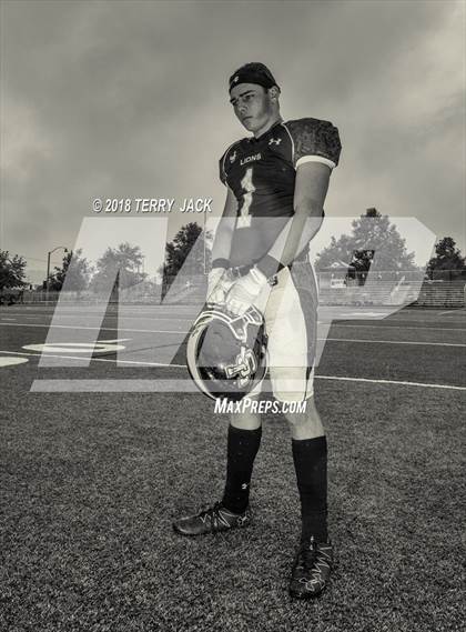 Thumbnail 2 in Orange Lutheran @ JSerra Catholic photogallery.