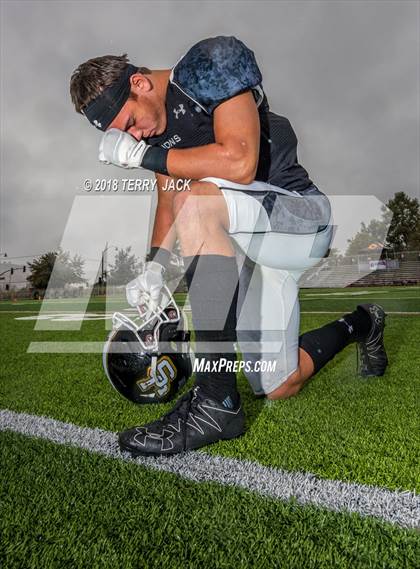 Thumbnail 3 in Orange Lutheran @ JSerra Catholic photogallery.