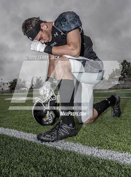 Thumbnail 2 in Orange Lutheran @ JSerra Catholic photogallery.