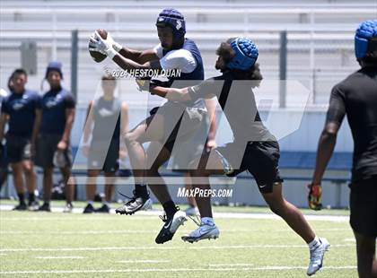 Thumbnail 2 in St. John Bosco vs. Serra (Brave 8 Invitational) photogallery.