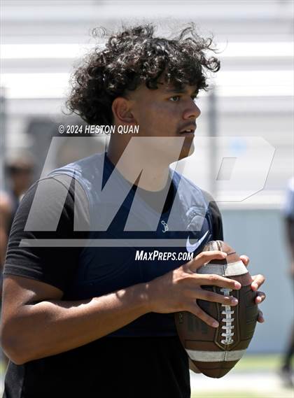 Thumbnail 2 in St. John Bosco vs. Serra (Brave 8 Invitational) photogallery.