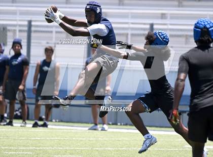 Thumbnail 3 in St. John Bosco vs. Serra (Brave 8 Invitational) photogallery.