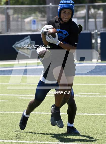Thumbnail 2 in St. John Bosco vs. Serra (Brave 8 Invitational) photogallery.